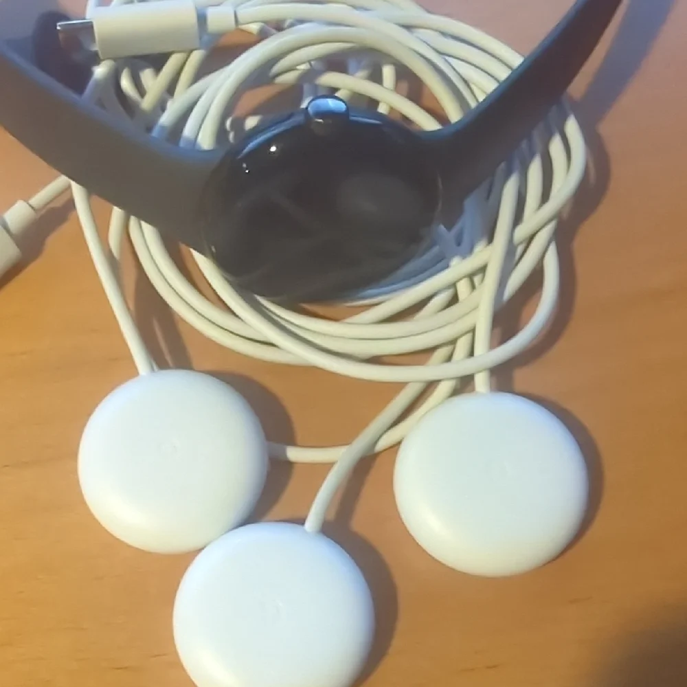 Google Smartwatch in Black with White Accessories